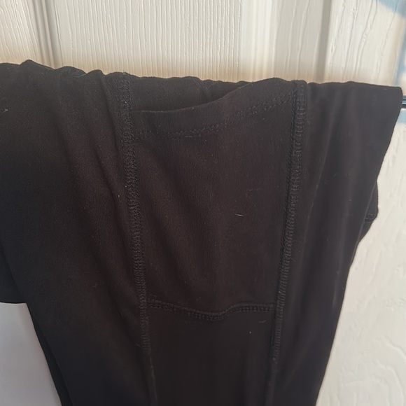 Black Leggings w/ wide pocket - Picture 2 of 3
